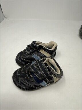 Circo Infant Size 4 Shoes